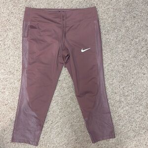 Nike Women’s Cropped Performance Leggings Size Large